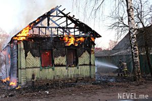 В Невеле горел жилой дом (фото)
