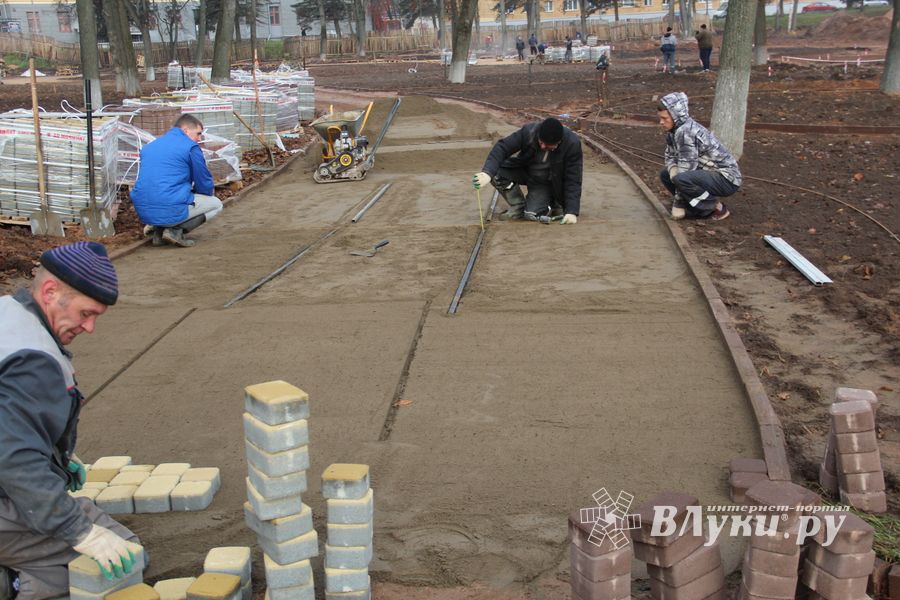 Великолукский парк стремительно преображается (ФОТО)