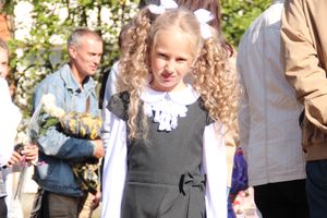 Самую многочисленную школу Великих Лук пополнили 116 первоклассников (ФОТО)