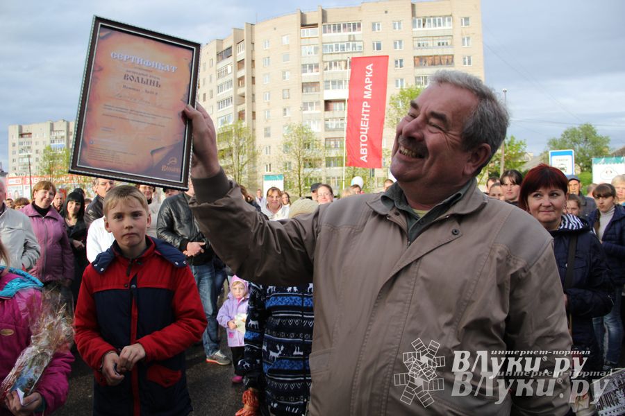 В Великих Луках прошла «Весенняя автоярмарка Великие Луки — 2015» (фото)