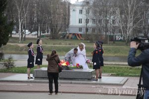 ​Церемония закладки земли Города воинской славы в памятные гильзы состоялась в Великих Луках (фото)