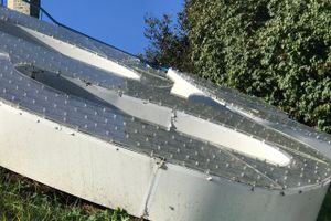 В Великих Луках опять разбили памятный знак (ФОТО)