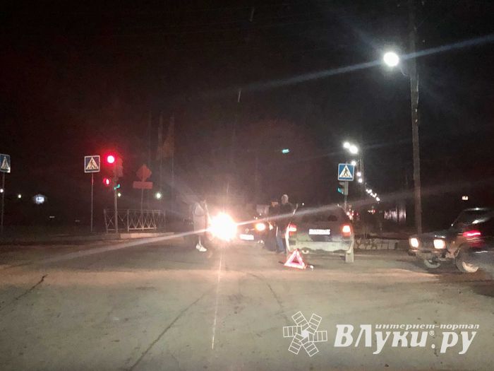 На 3-й Ударной затруднено движение из-за ДТП (ФОТО)