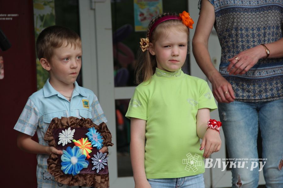 В Великих Луках чествовали близнецов (ФОТО)