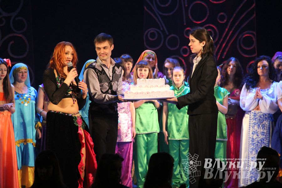  В ДК им. Ленина состоялся отчетный концерт студии восточного танца «Восточные сладости» (фото)