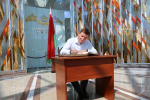 Андрей Турчак осмотрел экспонаты Белорусского республиканского музея истории ВОВ (фото)