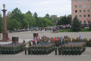В Великих Луках прошел Военный парад