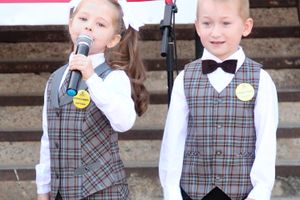 Самую многочисленную школу Великих Лук пополнили 116 первоклассников (ФОТО)