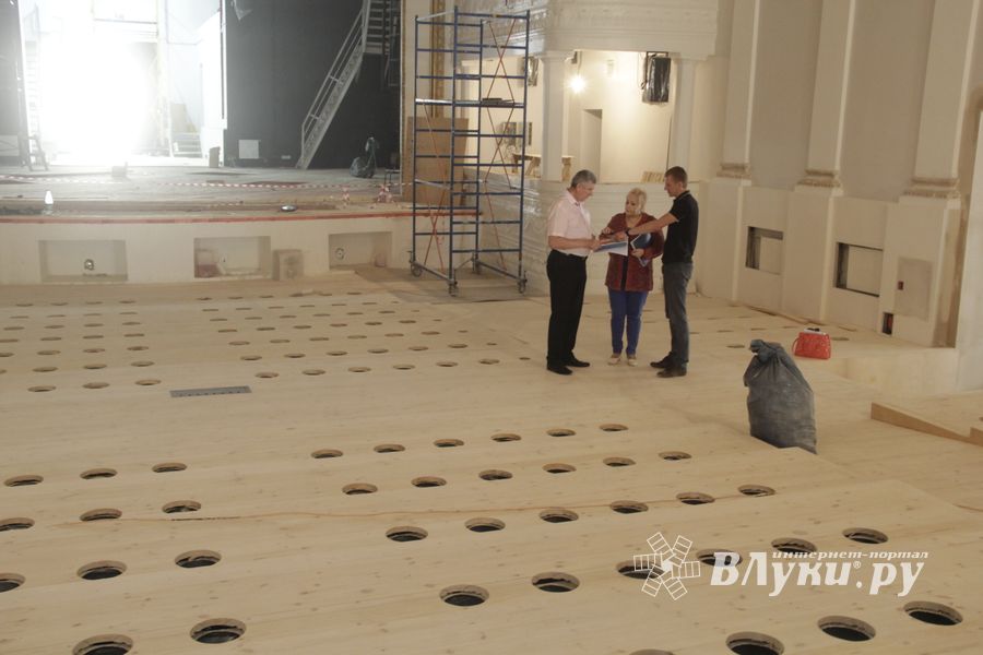 Пресс-тур по великолукскому драмтеатру (ФОТО)