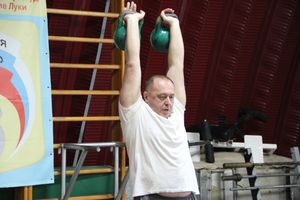 В Великих Луках прошла спартакиада по гиревому спорту среди предприятий и организаций города (фото)