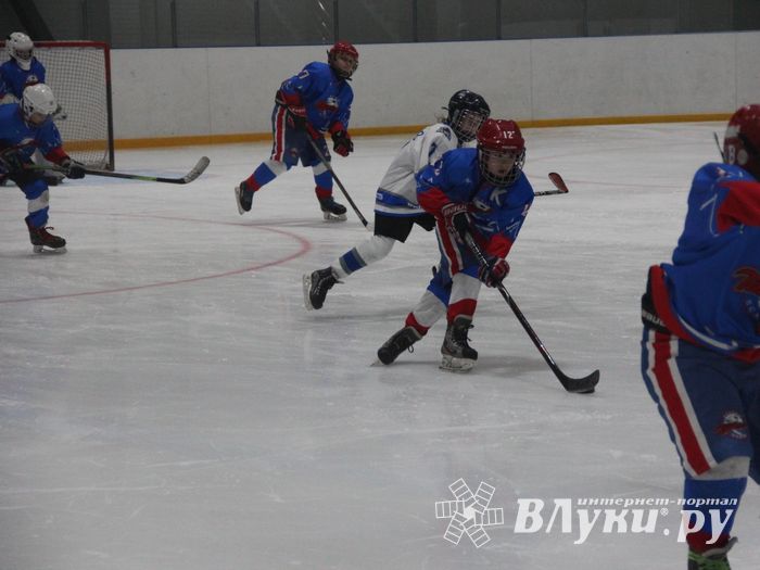 Детский турнир по хоккею прошел в Великих Луках (ФОТО)