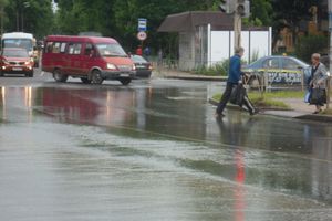 На проспекте Гагарина затопило дорогу (ФОТО)