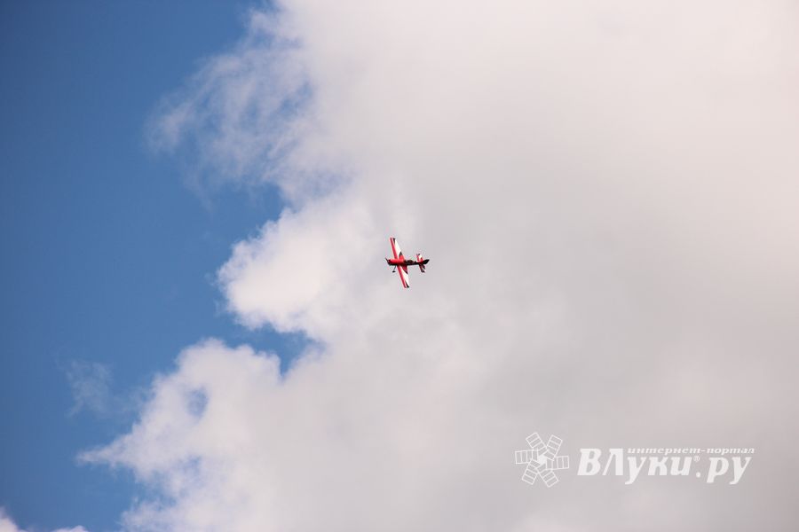 В Великих Луках проходит 7-й Фестиваль авиамодельного спорта (ФОТО)