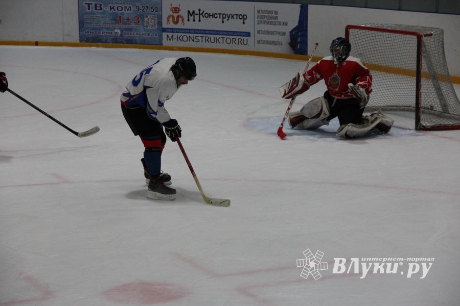 Две победы у великолукских хоккейных команд (ФОТО)