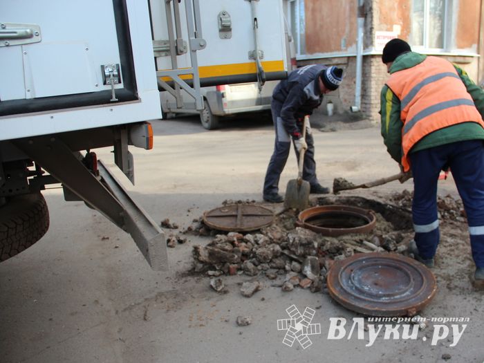 На ул. Нелидовской заменили люк на колодце (ФОТО)