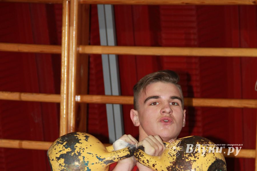 В Великих Луках состоялся Чемпионат по гиревому спорту (фото)