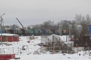 В Великих Луках продолжается строительство автодорожного путепровода через железную дорогу  (ФОТО)