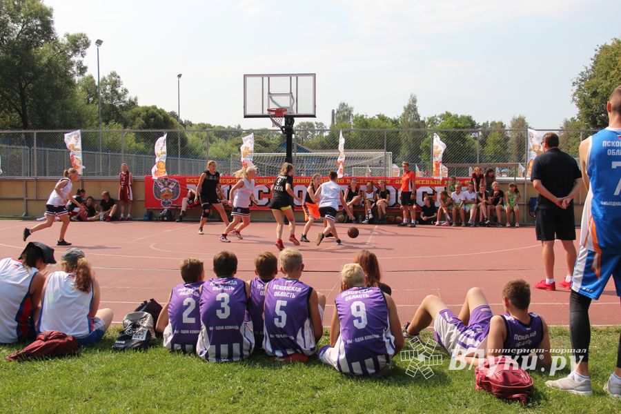 В Великих Луках прошли спортивные мероприятия, приуроченные ко Дню физкультурника (ФОТО)