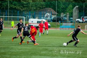 Матчи по футболу в рамках Первенства России проходят в Великих Луках (фото)