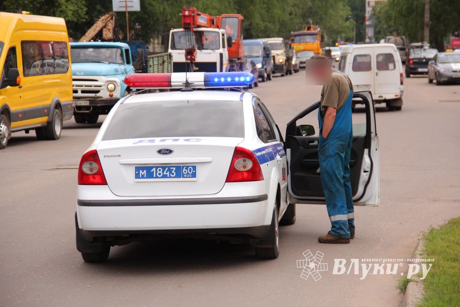 В Великих Луках на пешеходном переходе сбили велосипедиста (ФОТО)