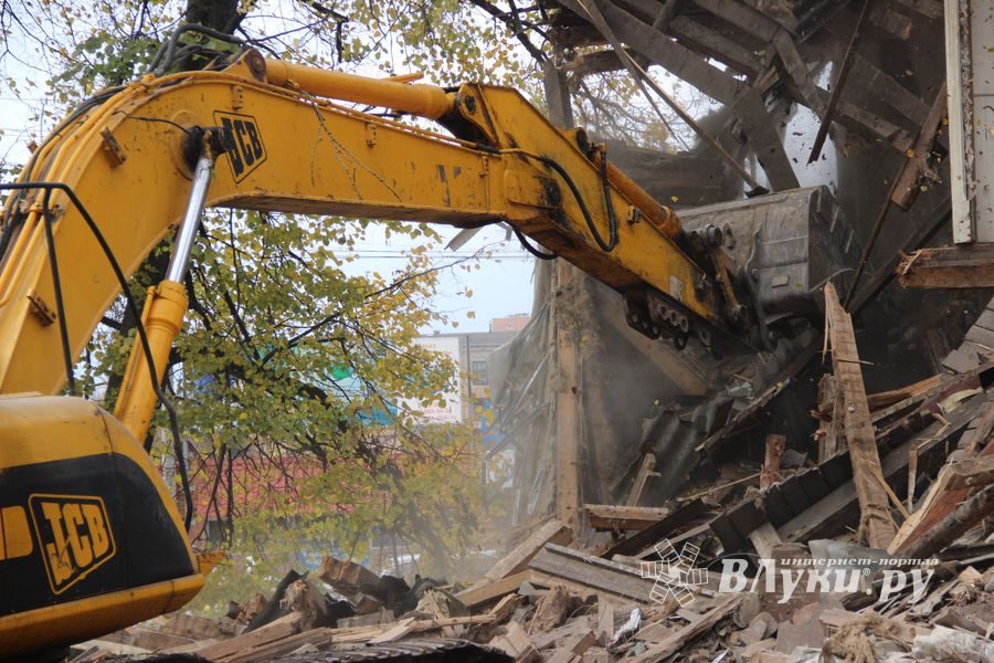 Возле Смоленского рынка сносят дом (ФОТО)
