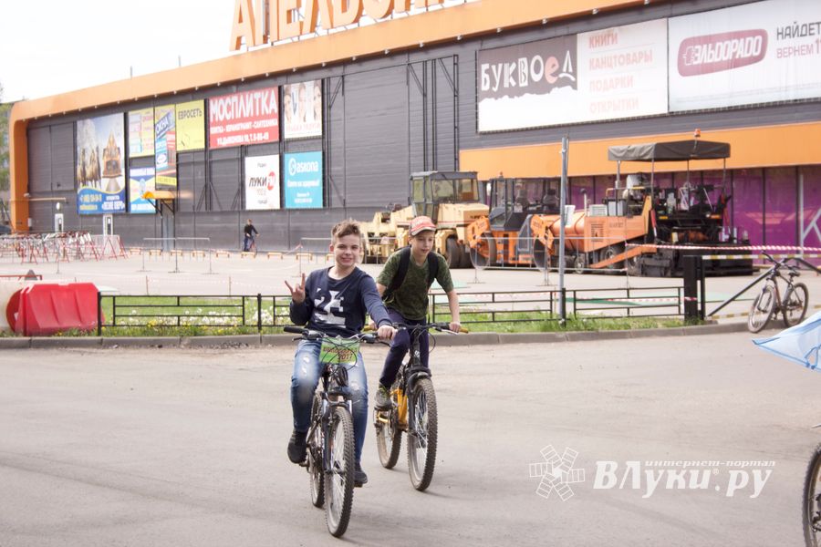В Великих Луках прошёл Всероссийский велопарад (ФОТО)