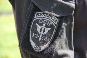 Спецназ «разгромил» на Дятлинке «банду»