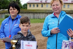 Ребята из пришкольных лагерей соревновались в «Весёлых стартах» (ФОТО)