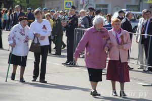 Парад Победы в Великих Луках (фото)