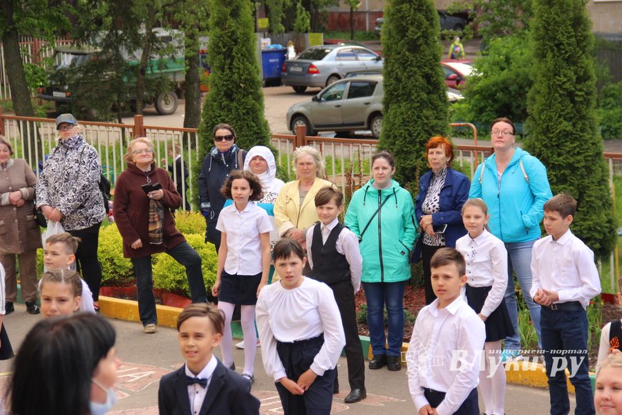 Танцевальный флешмоб в школе№13 в честь окончания начальной школы (ФОТО, ВИДЕО)