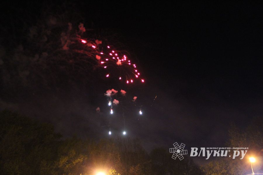 Салют в Великих Луках (ФОТО)