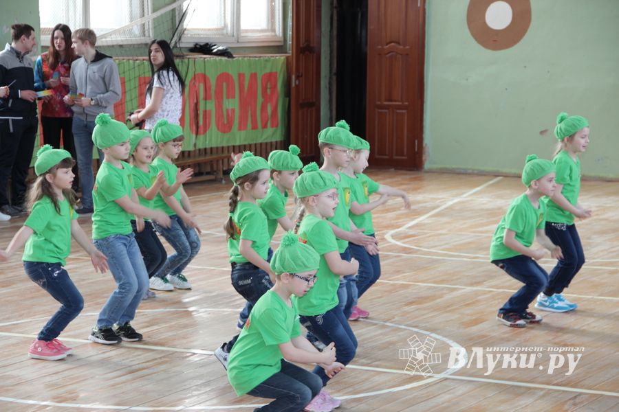 В Великих Луках стартовали спортивные соревнования среди дошколят «Юные олимпионики»
