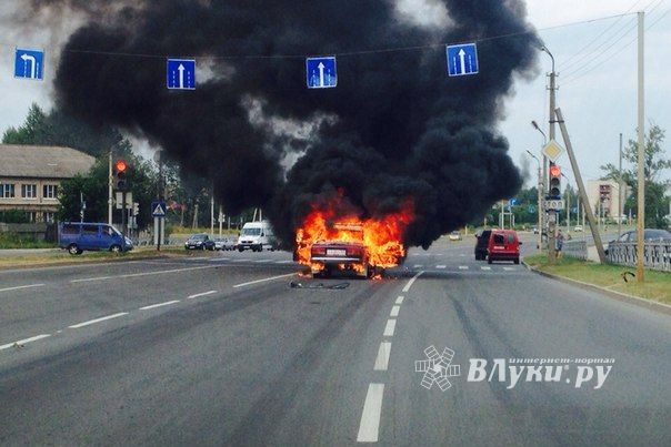 В Псковской области водитель чиркнул спичкой за рулем и едва не взорвал автомобиль (ФОТО)