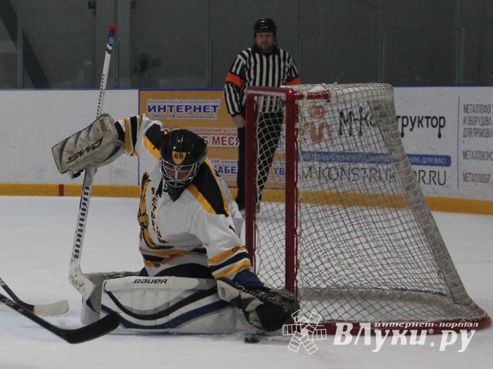Великолукские хоккеисты одержали победу на домашнем льду (ФОТО)