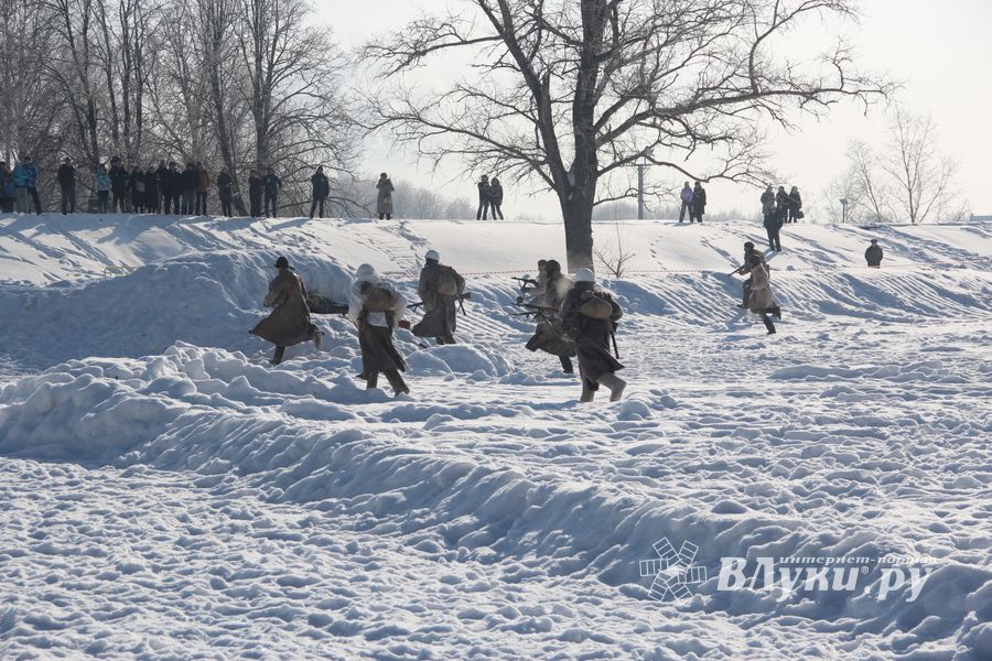 В Великих Луках реконструировали подвиг Александра Матросова (12+)(ФОТО)