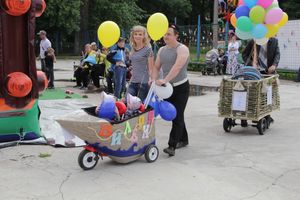 «Парад детских колясок» в День семьи, любви и верности (ФОТО)