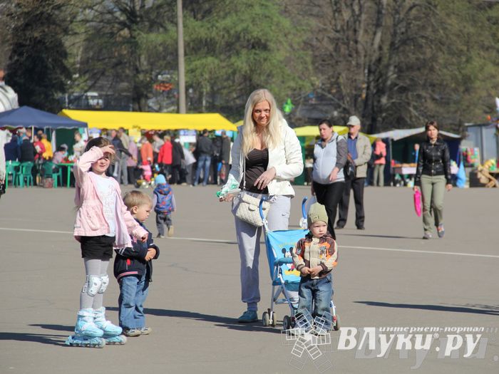 Традиционная весенняя ярмарка прошла в Великих Луках