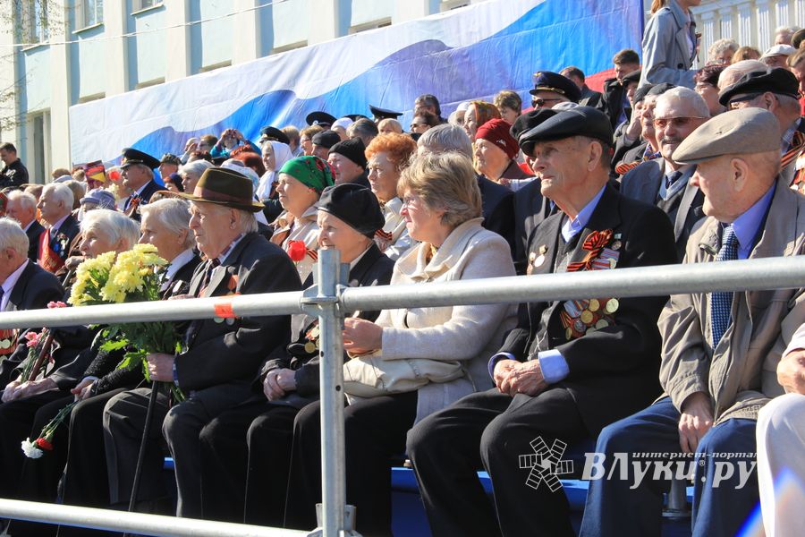 Великие Луки отмечают День Победы