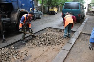 Дорожные работы на улицах Великих Лук (ФОТО)