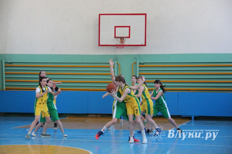 Великолучанки завоевали золото на открытом турнире по баскетболу (ФОТО)