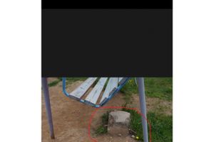 Великолучанка: Как обязать ЖКХ блюсти за детскими площадками, дабы не случилось новой трагедии? (ФОТО)