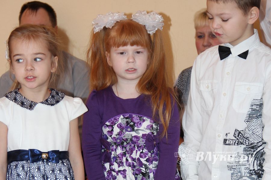 «Красота Божьего мира» в рисунках дошколят Великих Лук (ФОТО)