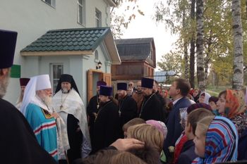 В День учителя Андрей Турчак принял участие в церемонии открытия воскресной школы в Порхове (фото)