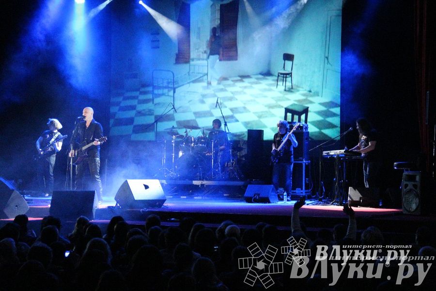 В Великих Луках состоялся концерт Дениса Майданова