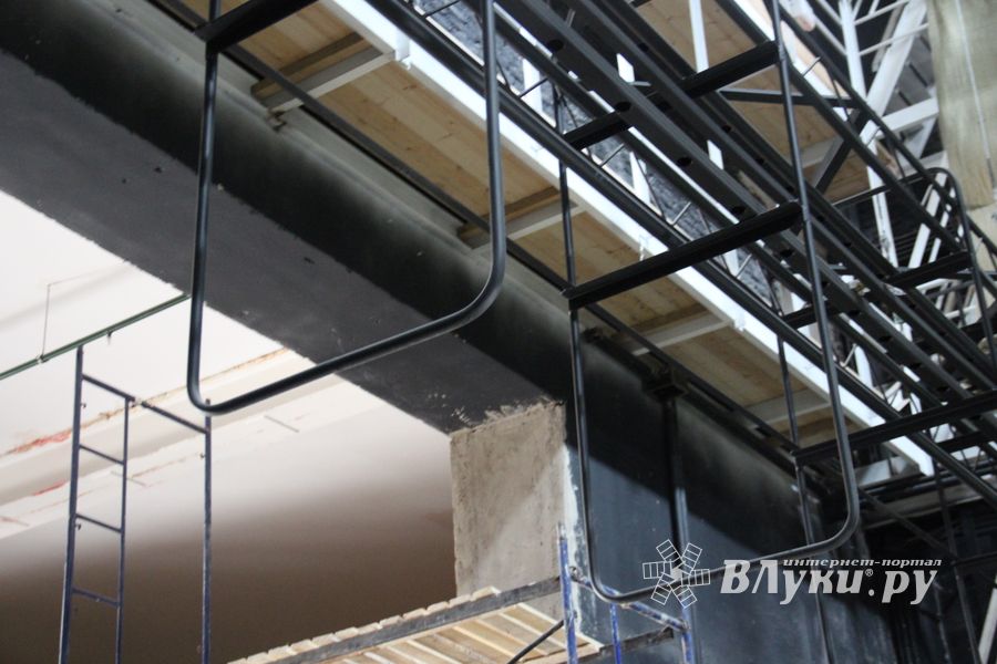 Андрей Турчак в Драмтеатре  Великих Лук: Не превращать малый зал в банкетный! (ФОТО)