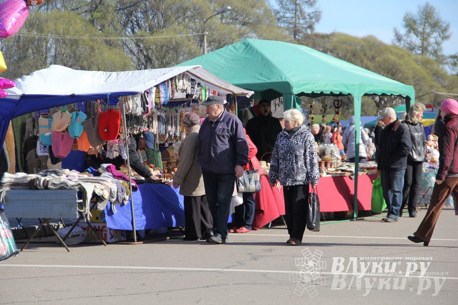 Универсальная торговая ярмарка «Весна-2015» прошла в Великих Луках (фото)