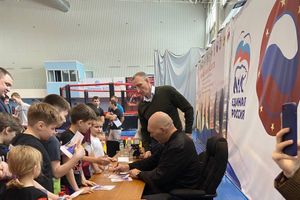 Николай Валуев посетил тренировку великолукских спортсменов (ФОТО)