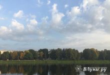 В центральном парке Великих Лук продолжаются ремонтные работы (фото)