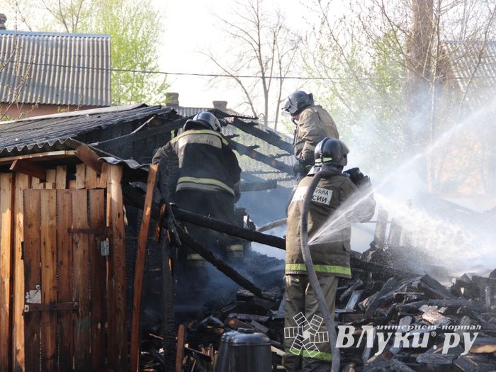 На пожаре в пр. Нелидовском ликвидировали открытое горение (ФОТО)