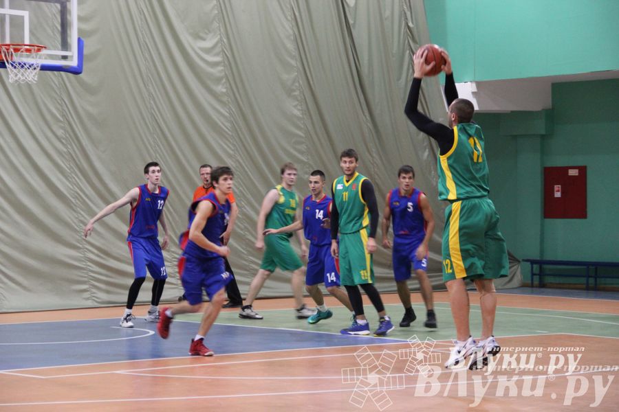 Команда «Экспресс» стала обладательницей Кубка г. Великие Луки по баскетболу